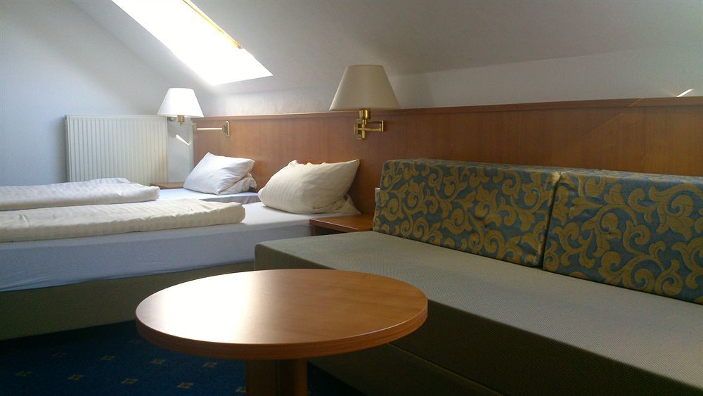 Hotel Kaiserhof Lehrte Zewnętrze zdjęcie